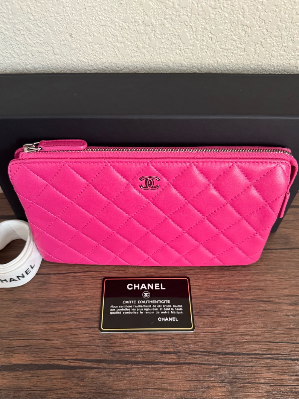 ❌SOLD❌CHANEL Large Diamond Quilted Lambskin Leather Clutch - Picture 2 of 9